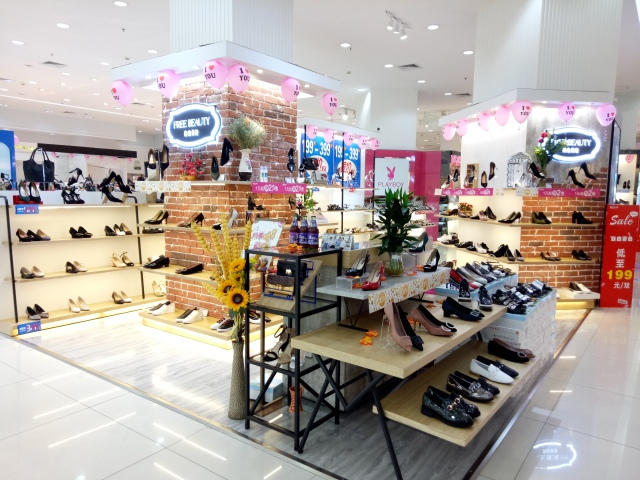 米乐M6官方入口:伊能静秦昊婚礼照曝光 手捧鲜花显幸福(图1) 米乐M6官方入口