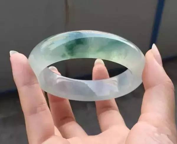 “米乐M6”王祖贤公交让座 网友惊呼美得像画(图1) m6最新官网