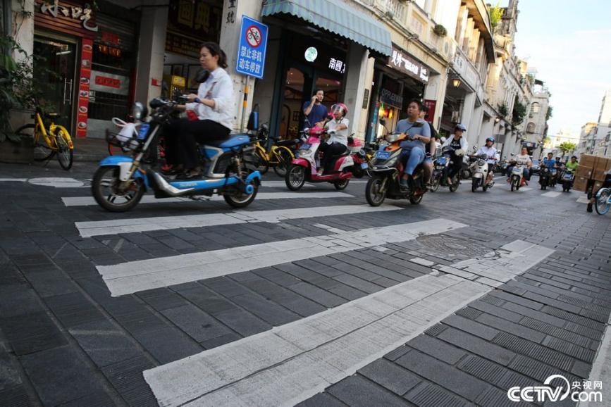 黄维德与苦守20年女友逛家电 被疑好事将近(图)|米乐M6(图4) 米乐M6官方入口