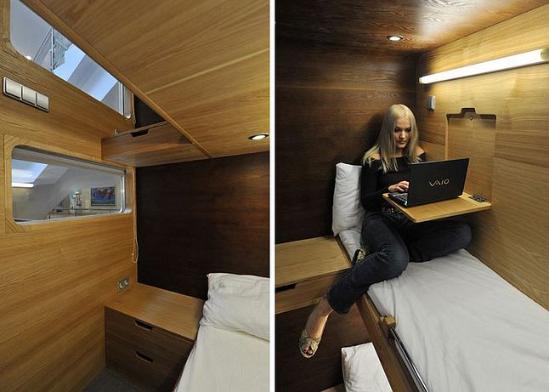 ‘米乐M6’钟镇涛晒幼女萌照 对镜臭美似小公主(图)(图4) 米乐M6